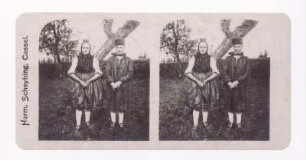 Zwei Personen in Tracht
