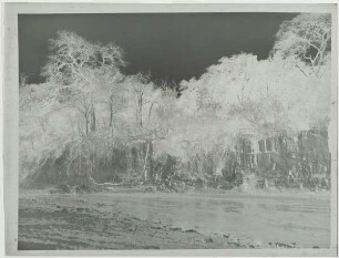 Fluss mit Steilufer