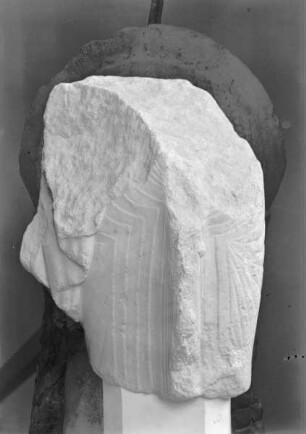 Fragment eines weiblichen Unterkörpers