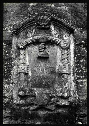 alter Friedhof. Grabstein des Pfarrers Geor Kolschmitt, 1769