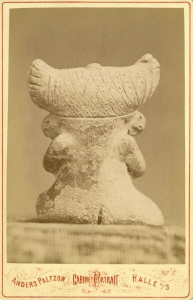 Figure en argile (verso) du Venezuela, musée de Halle.