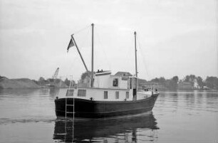 Yachthafen Gohren: Ferro-Beton-Yacht; Concrete [Lady]