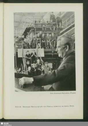 Hermann Matern spricht vor Plamag-Arbeitern in ihrem Werk