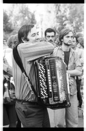 Kleinbildnegativ: Fest am Mariannenplatz, 1976