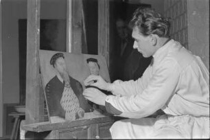 Kurfürst Moritz von Sachsen und seine Gemahlin Agnes : In der Restaurierungswerkstatt: Restaurator beim Reinigen des Gemäldes "Kurfürst Moritz von Sachsen und seine Gemahlin Agnes" von Lucas Cranach, d. J.