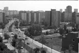 Berlin; Buckow: Gropiusstadt; Blick vom Dach des Ida Wolf-Hauses auf Fritz Erler-Allee