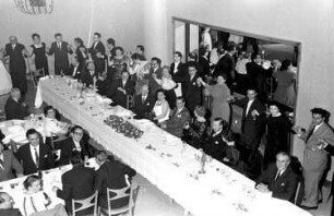 Madrid (Spanien): Hotel; Abschiedsfest; Hora um den Tisch