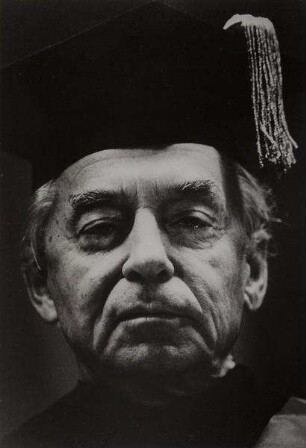 Herbert von Karajan erhält die Ehrendoktorwürde der Waseda Universität, Tokio