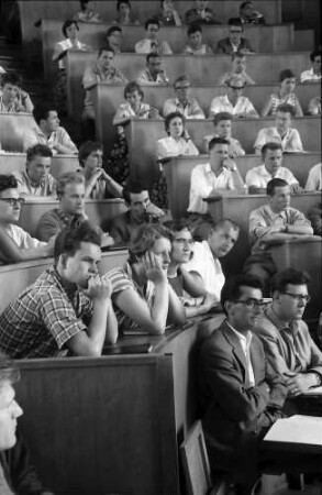 Freiburg: Medizinische Universitätsklinik, Studenten in den Reihen