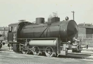 Feuerlose Dampflokomotive (für Rangierbetrieb) des VEB Verkehrsbetriebe der Stadt Dresden : Radebeul. Bahnhof Radebeul Ost. Feuerlose Dampflokomotive (für Rangierbetrieb) des VEB Verkehrsbetriebe der Stadt Dresden. Fahrzeugausstellung, 1971