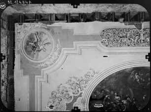 Zittau. Ehem. Franziskanerkloster. Heffterbau (1652/1662; M. Pötzsch). Großer Saal (ehem. Bibliothekssaal) mit Medaiilon und Deckengemälde (Vorstellung der Pandora durch Jupiter)