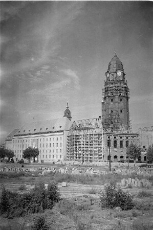 Dresden-Altstadt. Rathaus mit Turm (1904-1910, K. Roth, E. Bräter; Wiederaufbau 1948-1952, E. Leibold)
