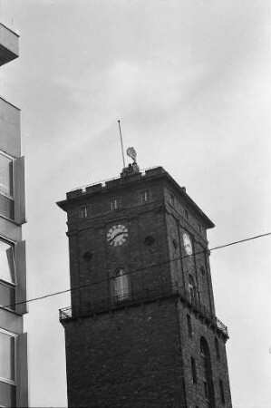 Beflaggung des Karlsruher Rathauses