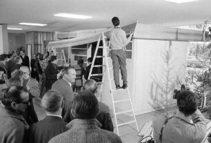 Überbetriebliche Lehrlingsunterweisung im Zimmererhandwerk.