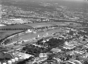 Dresden-Friedrichstadt. Alberthafen (1891/1895, Umbau 1997). Luftbild-Schrägaufnahme nach Nordosten gegen Hafenmühle