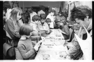 Kleinbildnegativ: Kinderfest, Prinzenstr. 1, 1984