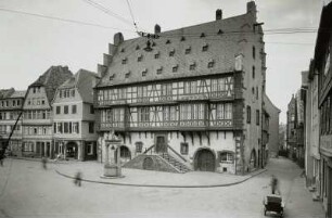 Hanau, Rathaus : Hanau. Altstädter Rathau. Marktseite mit Marktbrunnen