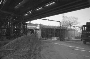 Zwischen Bulacher Kreuz und Ettlinger Allee. Vorpressarbeiten unter der Bundesbahntrasse