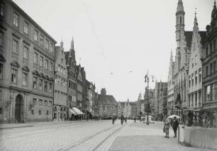Landshut, Altstadt : Landshut. Altstadt mit Rathaus. Blick nach Nordosten zur Heiliggeistkirche