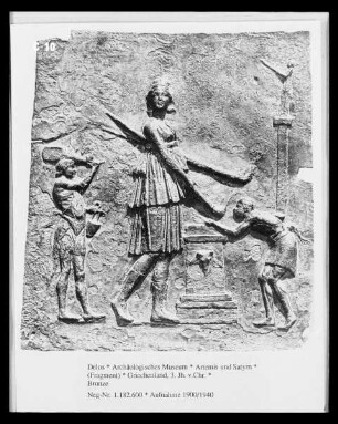 Artemis und Satyrn
