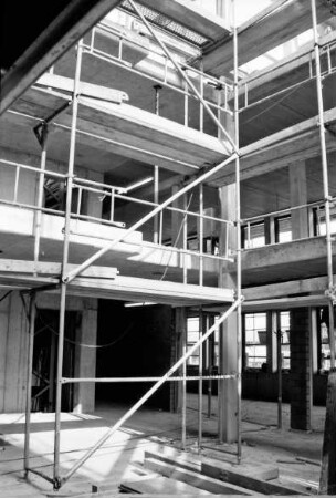 Tagung der Stormarner Archivarinnen und Archivare am 20. März 1996 in Bad Oldesloe: Besichtigung des Rohbaues Mommsenstraße 14