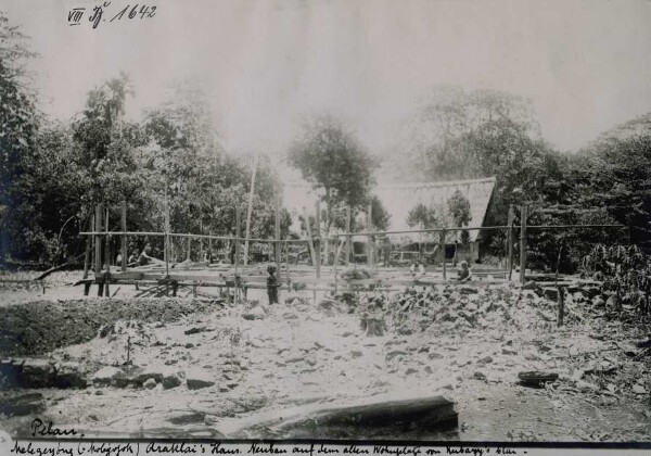 "Pelau". Malegeyong (=Molegoyok), maison d'Araklai. Nouvelle construction sur l'ancien lieu d'habitation de Kubary's blai".