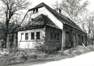 Dresden-Löbtau, Bünaustraße. Turnhalle (um 1910; H. Erlwein). Ansicht von Südosten
