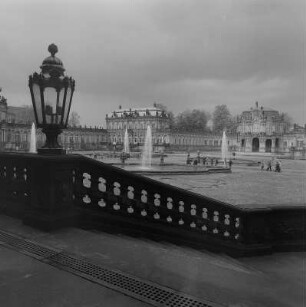 Dresden. Zwinger, Blick vom Deutschen Pavillon zum Mathematisch-Physikalischen Salon und zum Wallpavillon
