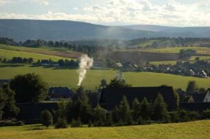 Landschaft bei Seiffen : Blick auf das Zentrum des Spielzeugdorfs Seiffen, Erzgebirge, Sachsen