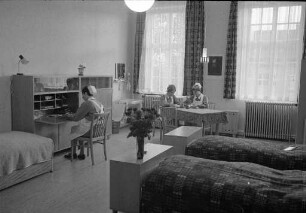Einrichtung eines Schwesternwohnheims in der ehemaligen Urologie des Städtischen Krankenhauses.