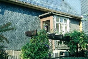 Vorbau an einem Wohnhaus