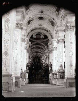 Klosterkirche innen nach Osten