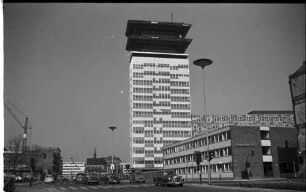 Köln: Nord-Süd Schnellstraße, von Süden mit Turm