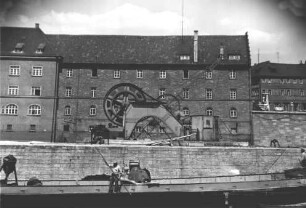 Altes Wehr der Staustufe Schweinfurt/Main