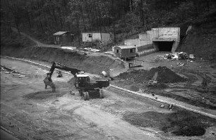 Freiburg i. Br.: Schlossbergbunker, Eingang Schlossbergstraße mit Baustelle