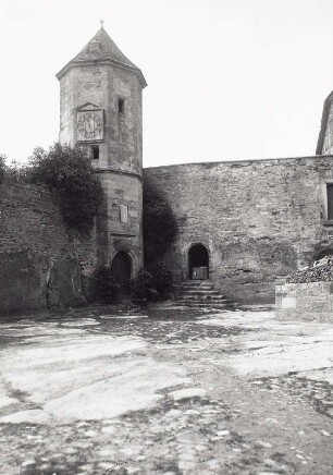 Waldeck, Schloss : Waldeck. Schloss. Hofansicht mit Uhrturm