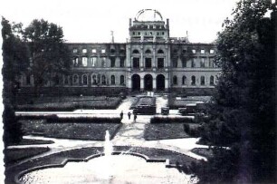 Zerstörungen Zweiter Weltkrieg. Landesbibliothek - Sammlungsgebäude am Friedrichsplatz. (heute: Naturkundemuseum)