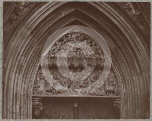Tympanon am Westportal der katholischen Pfarrkirche Striegau