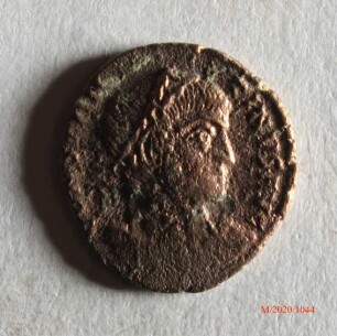 Römische Münze, Nominal Follis, Prägeherr Constantinus II., Prägeort Arles, Original