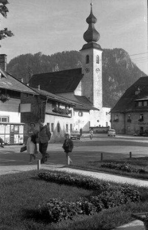 Inzell: Dorfplatz und Kirche