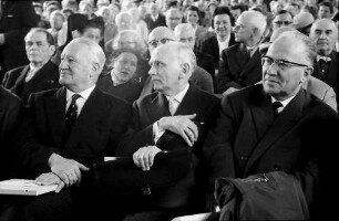 Hausen im Wiesental: In der Festhalle, Kultusminister Dr. Storz, Hebelpreisträger Prof. Robert Minder