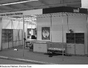 Ausstellungskoje des VEB Möbelkombinat Dresden-Hellerau mit Jugend- und Kinderzimmer (Modell 718)