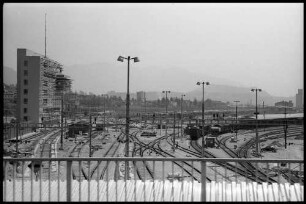 Chiasso: Verschiebebahnhof, mit Stellwerk von Brücke