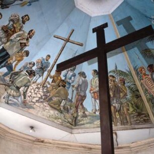 Philippinen, Visayas, Cebu. Magellans Kreuz in einem Rundbau in Cebu City erinnert an die erste katholische Messe, die am 14.4.1521 auf philippinischem Boden gehalten wurde. Dienstag, 5. Januar 1982