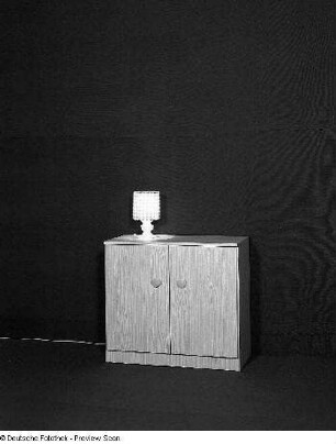 Kleiner Schrank (Modell 572)