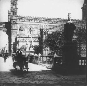 Palermo. Kathedrale Maria Santissima Assunta (1184-1185, Umbau 1781-1801; F. Fuga). Teilansicht von Südwest