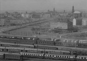 Dresden. Blick von der Hochschule für Verkehrswesen über das Schienengelände des Hauptbahnhofs nach Norden zur Prager Straße
