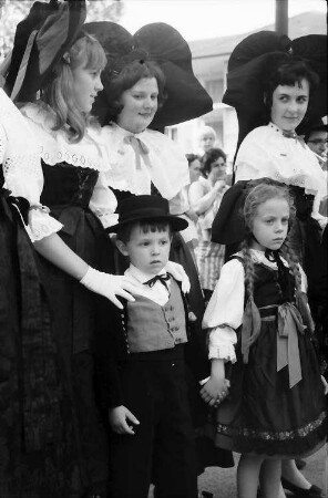Freiburg: Gruppe Elsässer; 3 Frauen, 2 Kinder