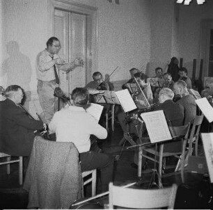 Markneukirchen : Musikinstrumentenbau Markneukirchen. Städtisches Orchester Markneukirchen (Vereinigung Markneukirchner Instrumentenbauer) während der Probe