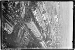 Me Gesamt, Rundblick von Bau Me 244 Dampfkesselhaus, Me 22 Büro, Lager Aufenthaltsraum und Laboratorium, Me 24 Verwaltungsgebäude und Laboratorium, Me 26 Bürogebäude, Me 45 Kompressorenbau, Me 77 Spenglerwerkstätte, Me 100 Automatische Fernsprechzentrale, Me 110 Lager für Baumaterialien und Baumaschinen, Me 146 Pumpenraum, Me 216 Elektrowerkstatt, Me 225 Technikum, Me 238 Laboratorium, Me 243 Betriebswerkstatt, Me 330 Umlaufpumpenbau, Me 331, 332 Kühlwerk, Me 333 Kontaktofenbau, Me 334 Kohlenoxyd-Reinigung, Me 337 Lindeanlage, Me 346 Werkstatt und Büro, Me 515 Gasbehälter, Me 686 Abort, Me 701 Büro und Laboratorium, Me 702 Werkstätte